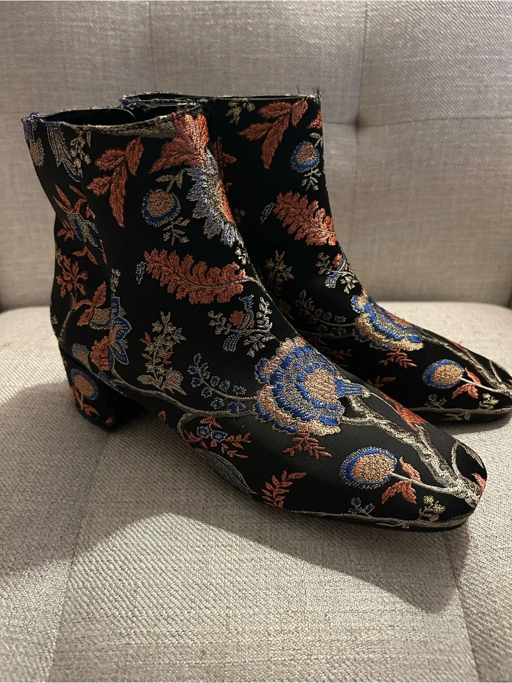 Urban Outfitters Black Embroidered Floral Brocade Ankle Boots Boho, Size 8